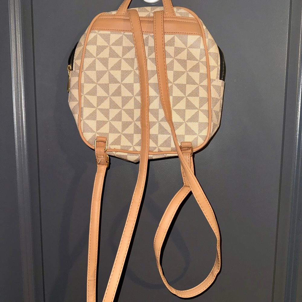 Chic Tan Geometric Backpack - Picture 3 of 3